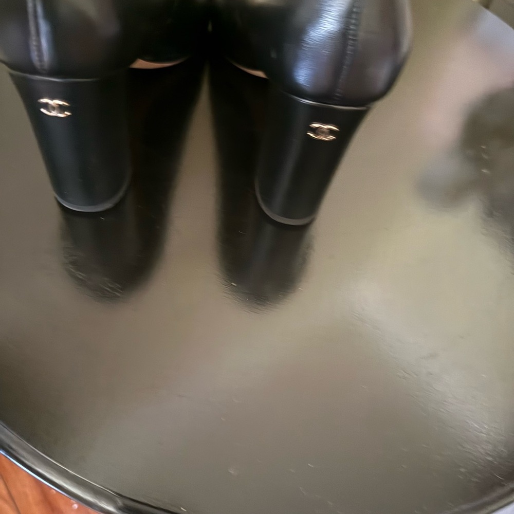 CHANEL Black Leather Lambskin Peep-Toe Pumps with Chain Trim with BOX - Picture 3 of 6